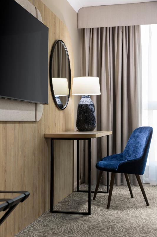 Standard Twin Room image 3