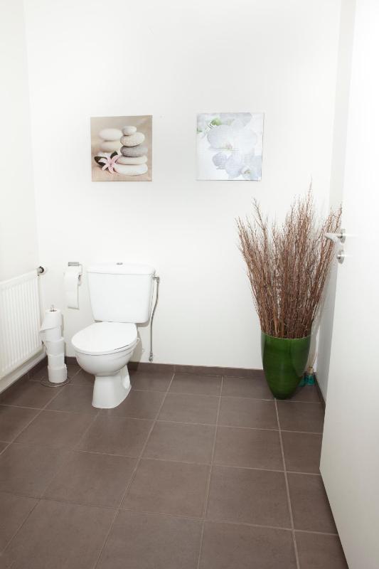Triple Room with Shared Bathroom image 4