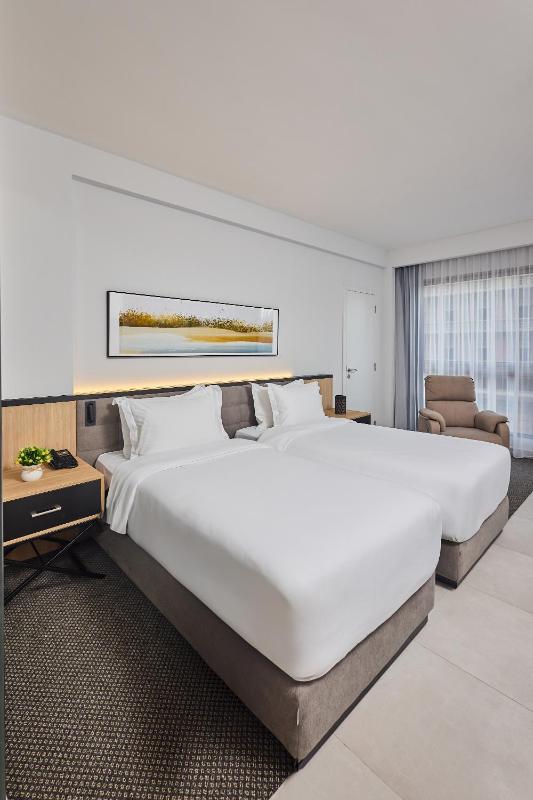 The View - Saint George Hotel - image 4