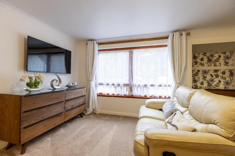 Deluxe King Room image 4