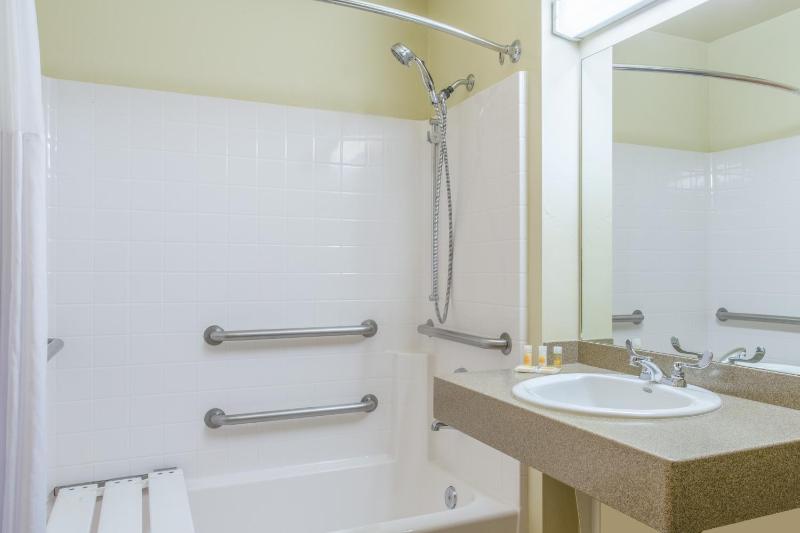 King Room - Disability Access - Non-Smoking image 3