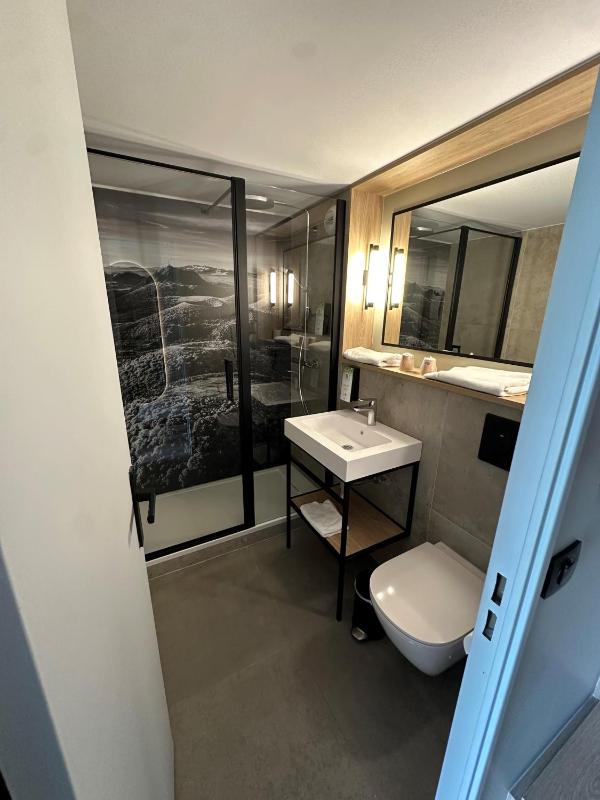Double Room image 3