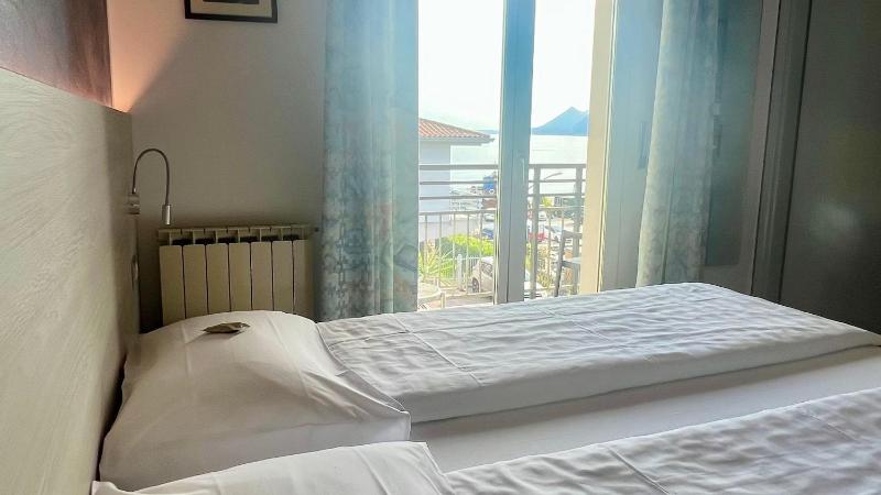 Double or Twin Room with Partial Lake View image 3