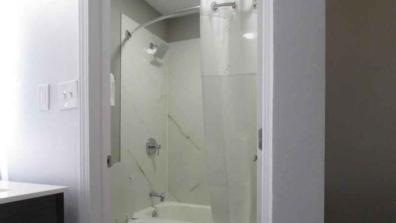Suite - Non-Smoking image 2