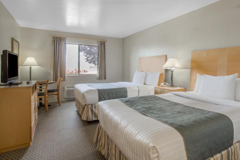 Double Room with Two Double Beds - Non-Smoking image 4