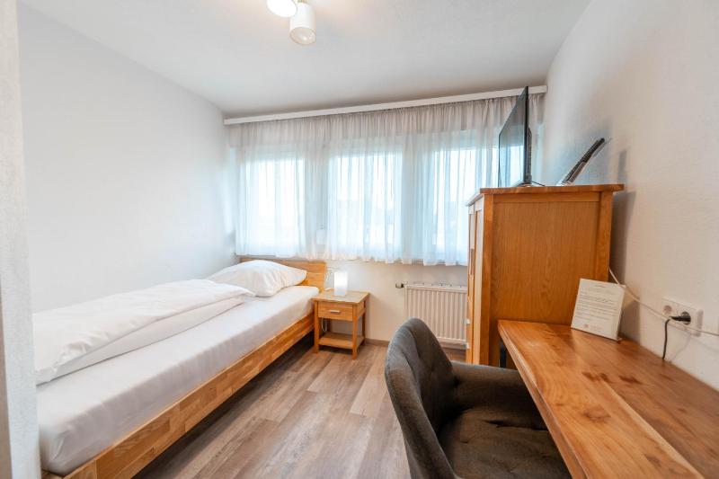 Single Room with Shower image 4