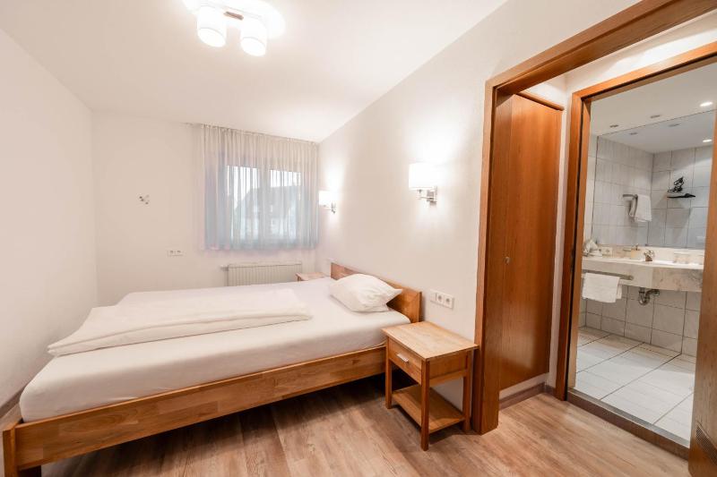 Double Room image 4