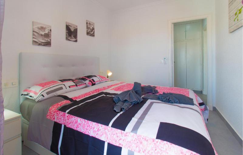 Beach Front Apartment In Torrevieja With Wifi - image 14