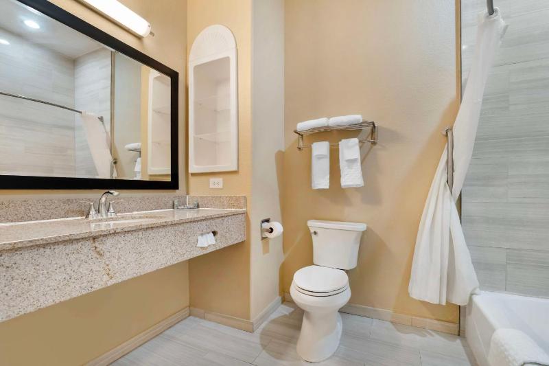 King Room - Non-Smoking image 2