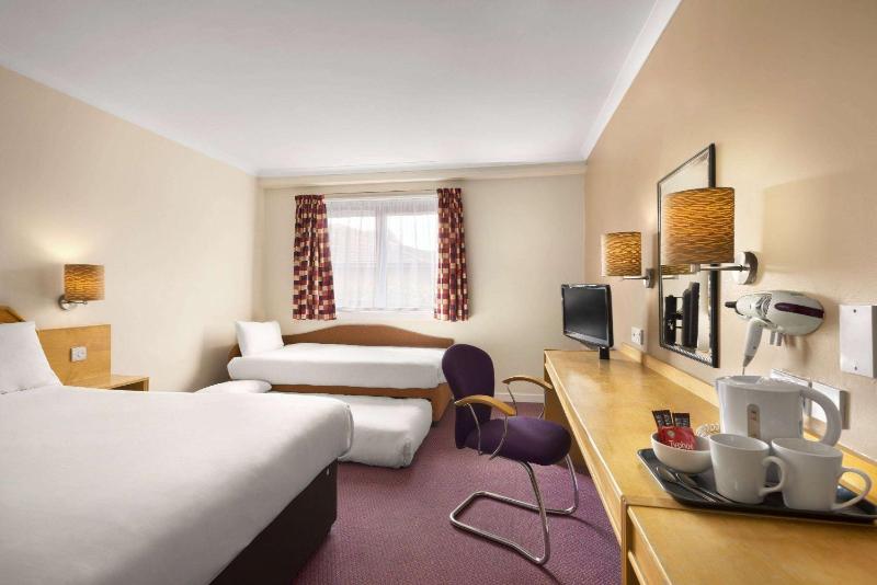 Family Room (One Double & Two Singles) image 1