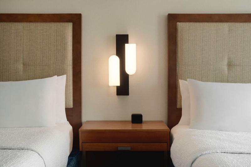 Room with Two Queen Beds - Non-Smoking image 3