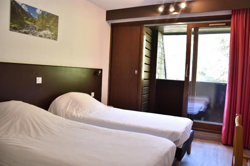 Twin Room image 3