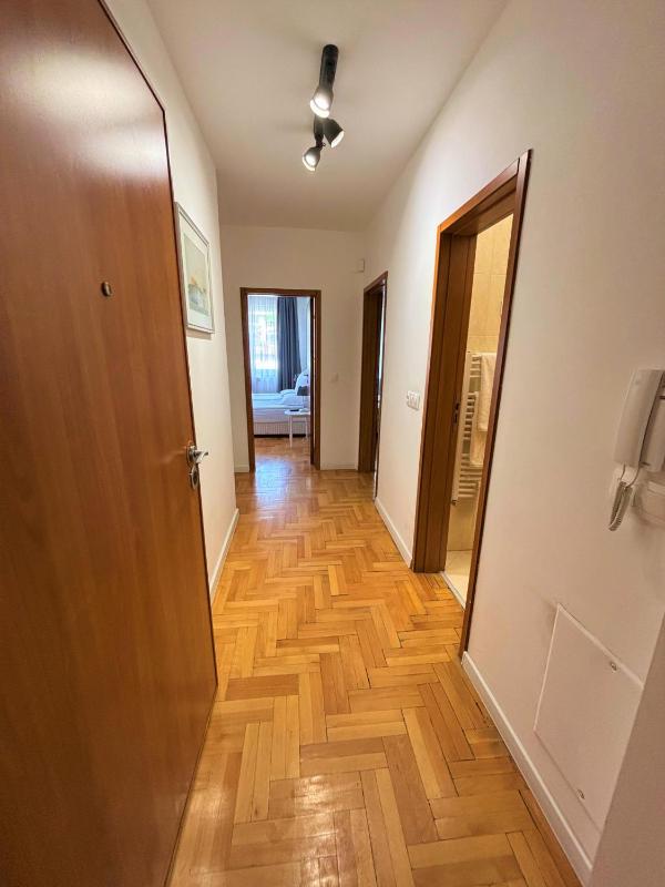 One-Bedroom Apartment image 4