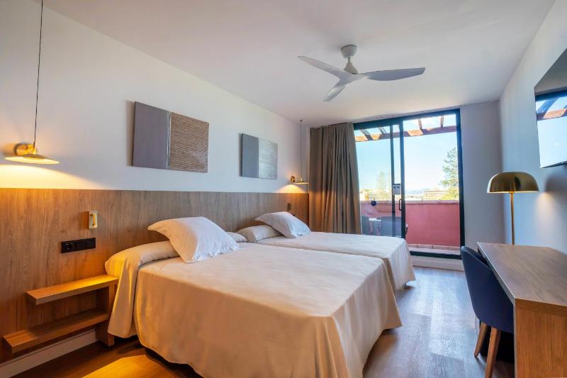 Twin Room image 1