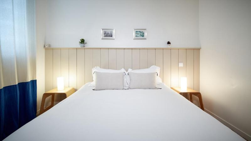 King Room with Garden View image 1