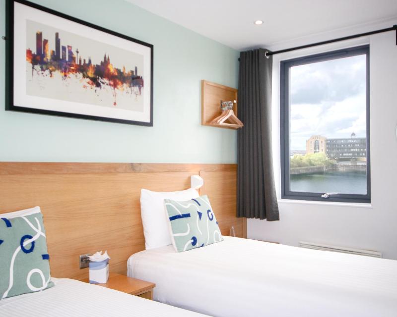 Twin Room image 1
