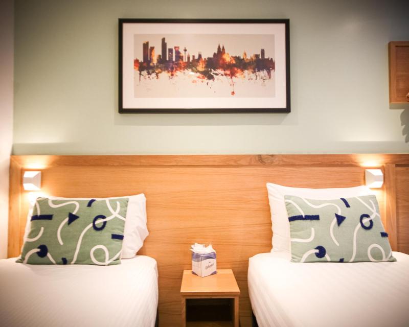 Twin Room image 3