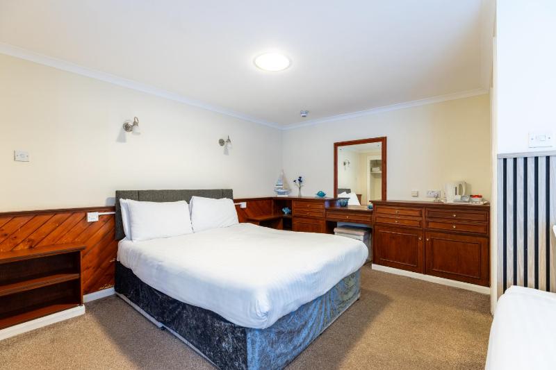 Deluxe Family Room image 4