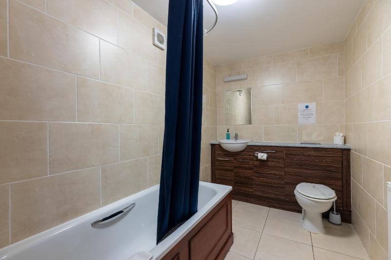 Deluxe Family Room image 2