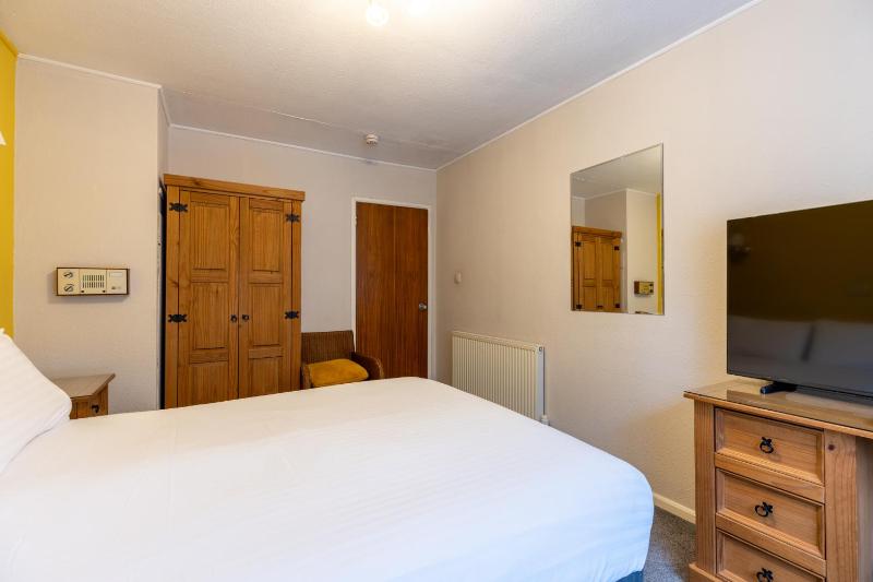 Standard Double Room image 4