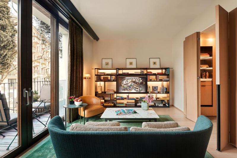 Deluxe Suite with Garden View image 1