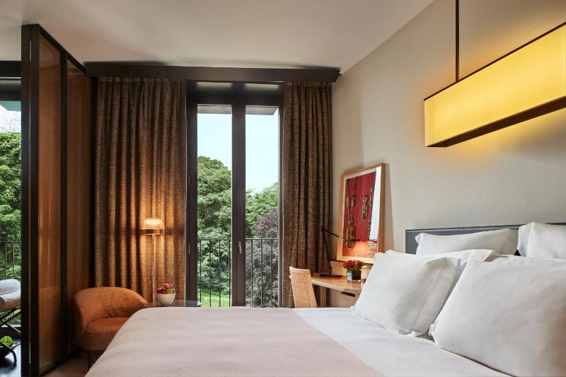 Superior King Room image 1