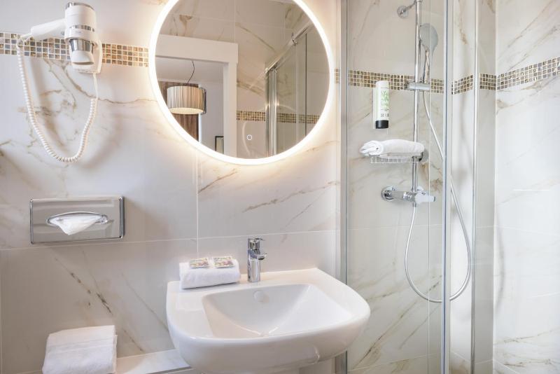 Standard Double Room image 2