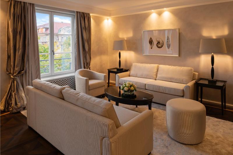 Standard Suite image 3