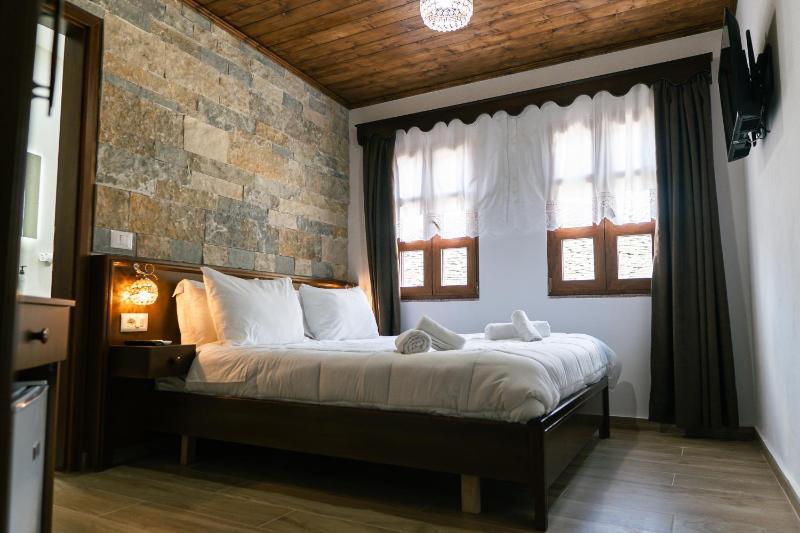 Deluxe Double Room image 1