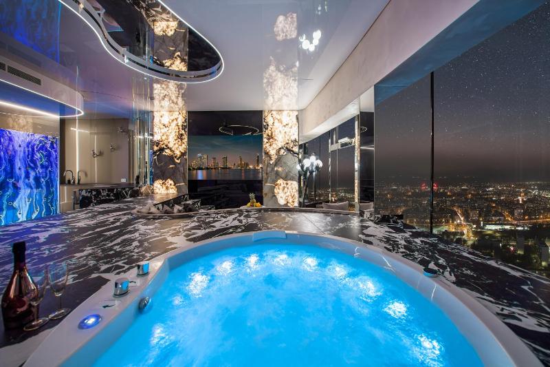 Apartamenty Sky Tower z Jakuzzi Przy Oknie by BQQK - image 33