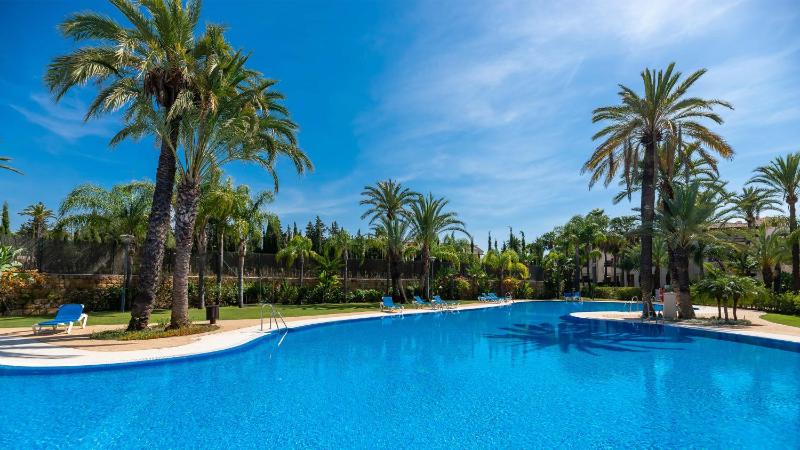 VACATION MARBELLA I Private HEATED Swimming pool Walking distance to Puerto Banus Security 24-7 BBQ Pool Table WiFi - image 4