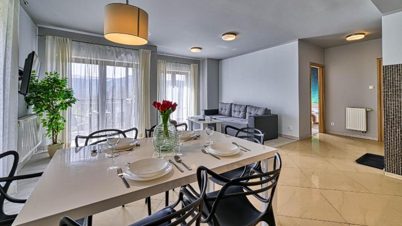 Apartment with Mountain View image 1