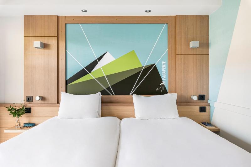 Standard Twin Room image 3