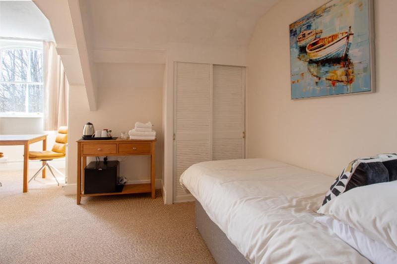 Double or Twin Room image 3