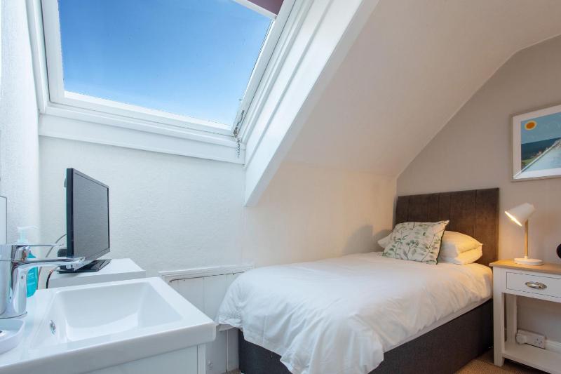 Single Room image 1
