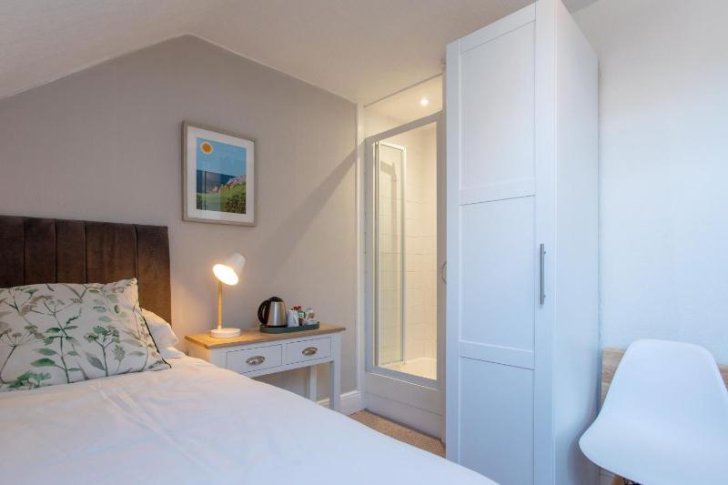 Single Room image 3