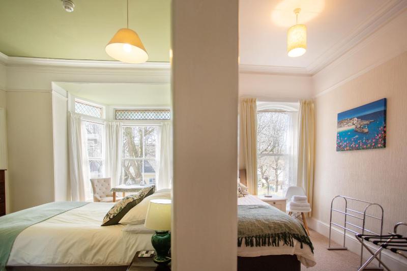 Double or Twin Room image 4