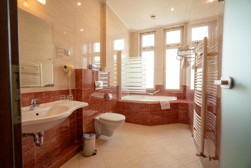 Standard Double Room image 3