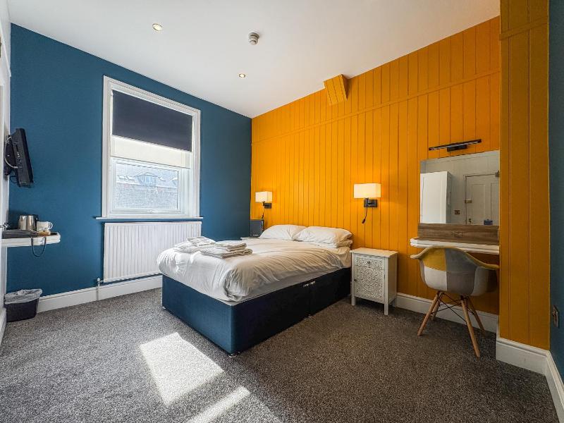 Deluxe Double Room image 4