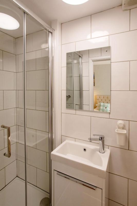 Standard Twin Room with Garden View image 2