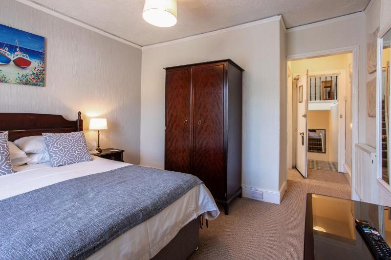 Double Room image 3