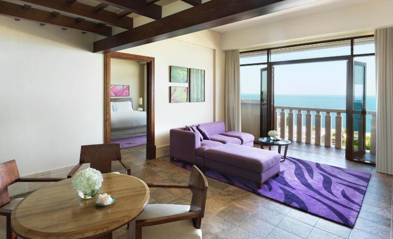 Two-Bedroom Opera Suite with Two King Beds and Sea View - Club Access image 4