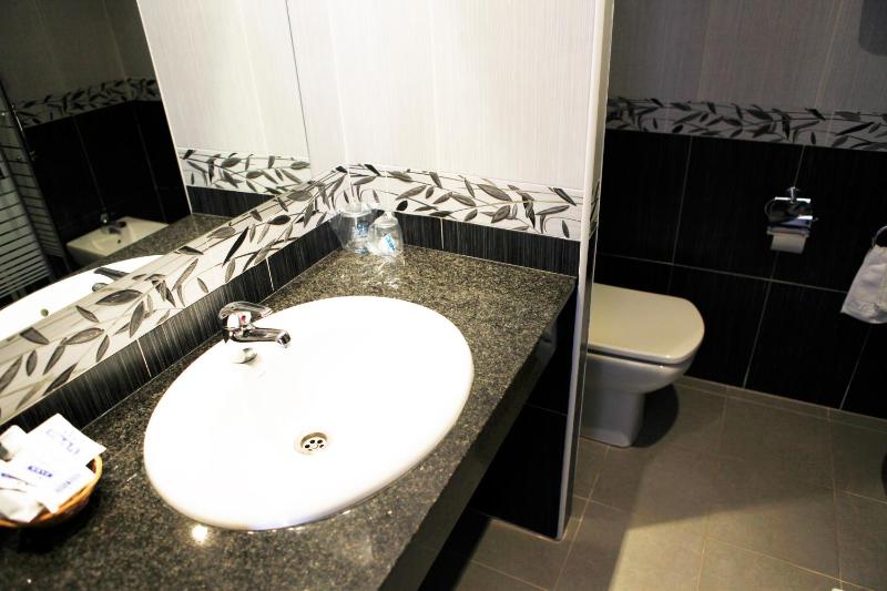 Double Room with Extra Bed (3 Adults) image 4