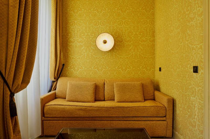 Deluxe Double or Twin Room image 4