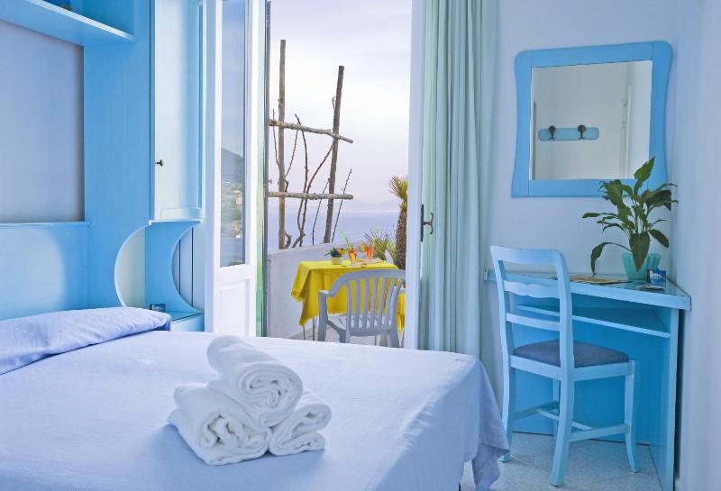 Double Room with Sea View - Single Use image 2