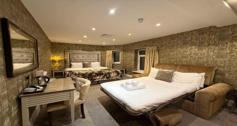 Standard Family Room image 1