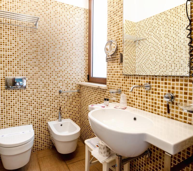 Suite with Spa Bath image 4