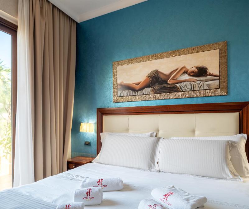 Suite with Spa Bath image 3