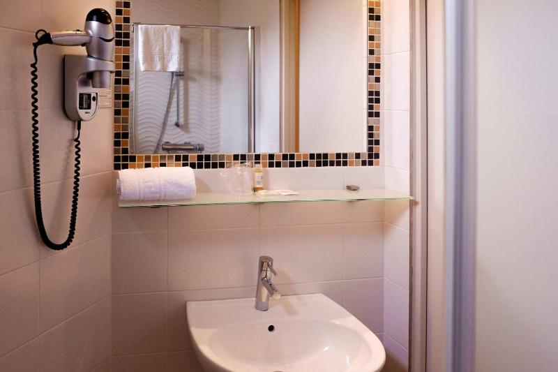 Adjacent Rooms image 2