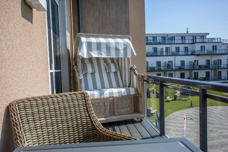 Wellenreiter - 5-Sterne Ferienwohnung mit Südbalkon und Boddenblick - image 8